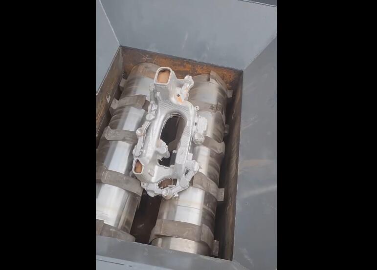 雙軸撕碎機金屬撕碎機設備撕碎破碎廢鋁鑄件